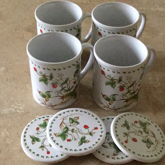 Mugs with lids - Picture 2 of 3